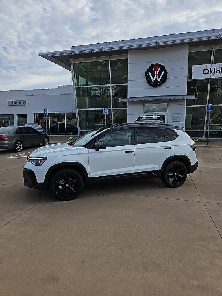 Used 2025 Volkswagen Taos SE image 8