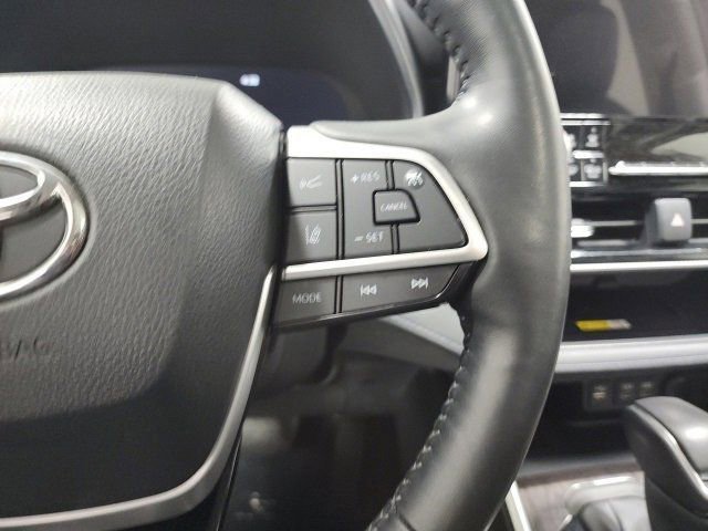 Used 2023 Toyota Highlander Platinum image 31