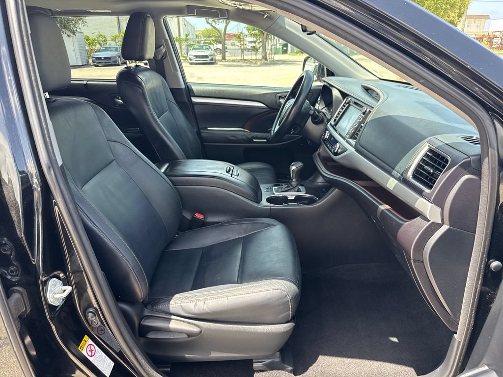 Used 2015 Toyota Highlander XLE FWD image 24