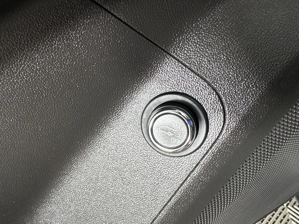 Used 2020 GMC Acadia SLE w/ Driver Convenience Package FWD image 19