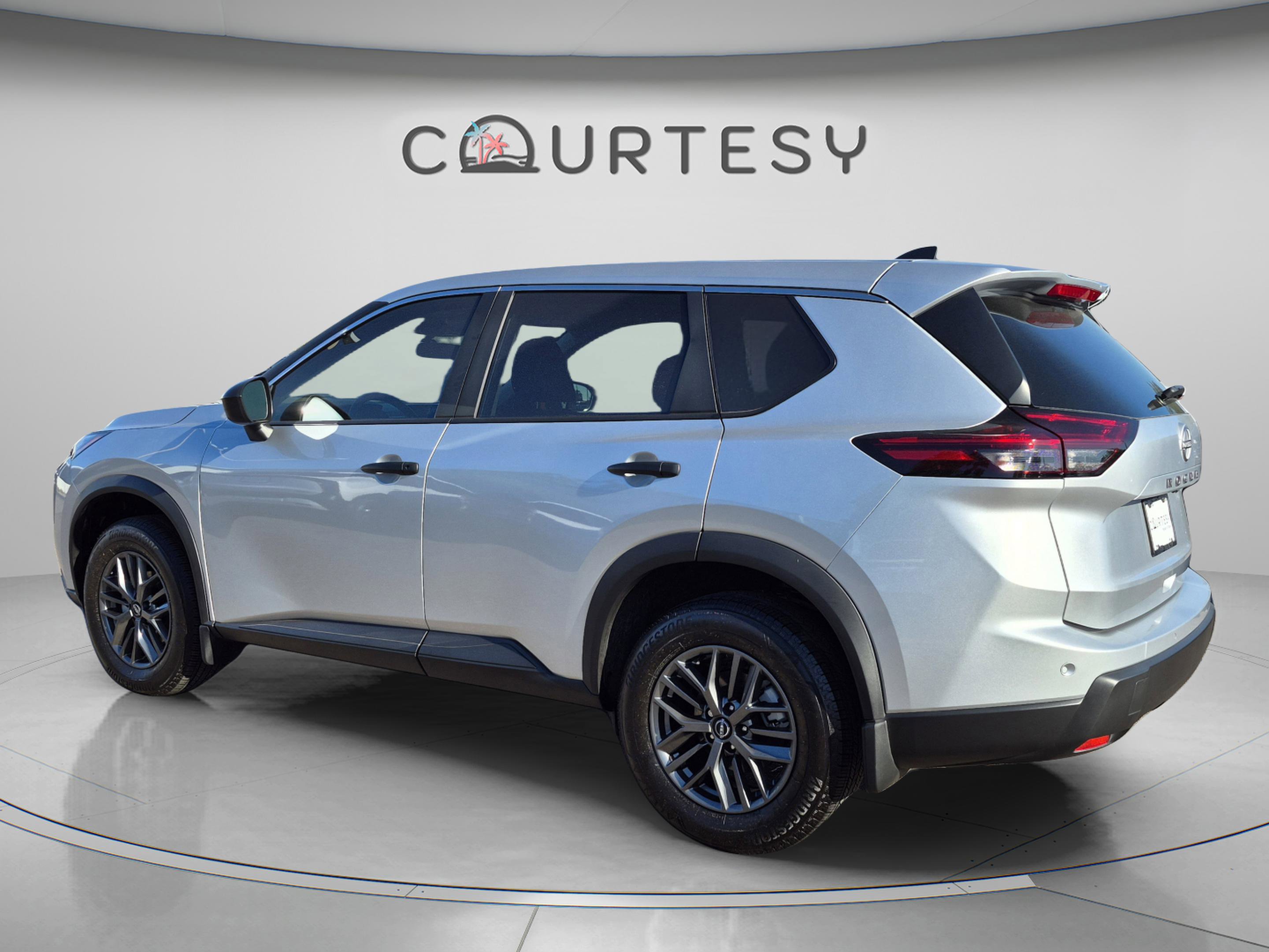 Certified 2025 Nissan Rogue S FWD image 5