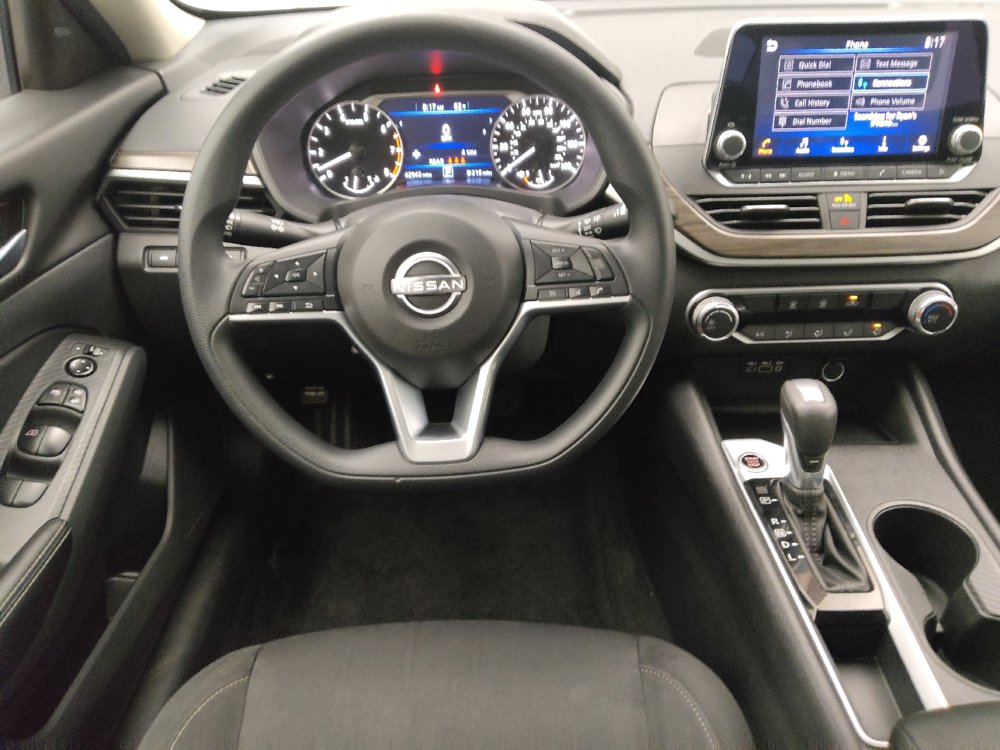 Used 2025 Nissan Altima 2.5 SV FWD image 22