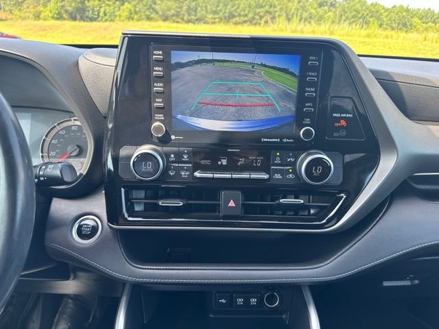 Used 2021 Toyota Highlander LE FWD image 22