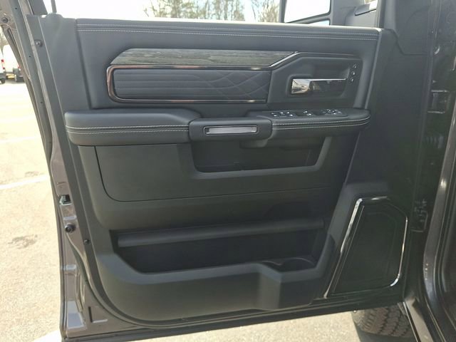 Used 2025 RAM 3500 Limited image 12