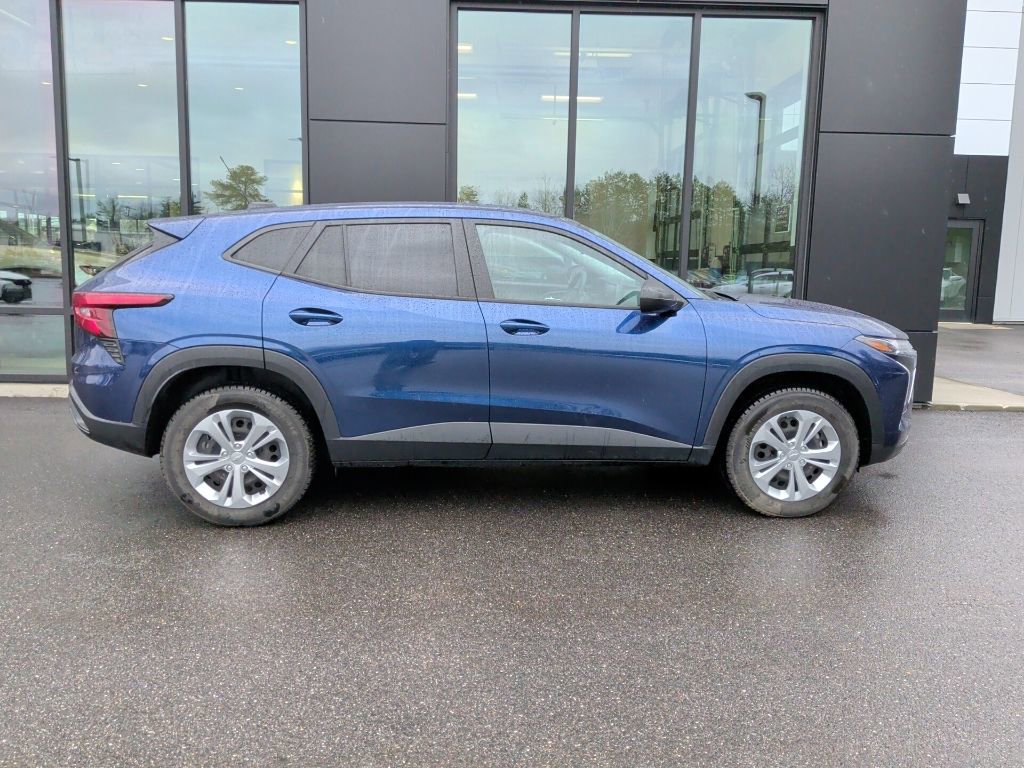 Used 2024 Chevrolet Trax LS w/ Driver Confidence Package image 3