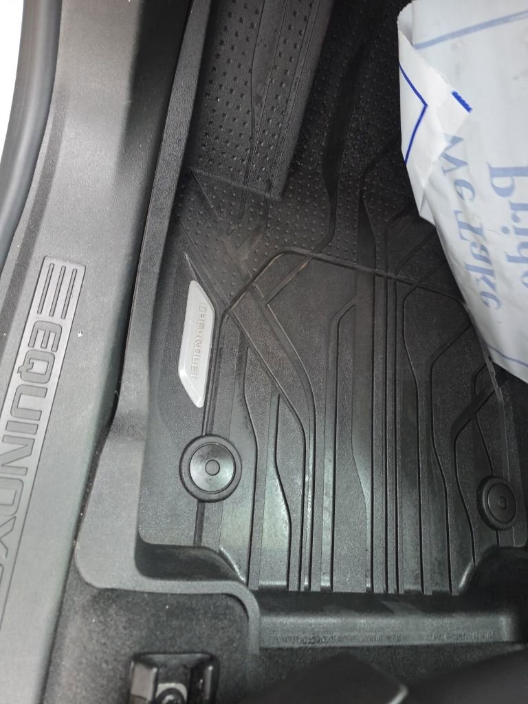 Used 2022 Chevrolet Equinox RS w/ LPO, Floor Liner Package image 17