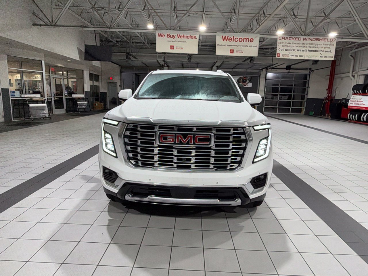 Used 2025 GMC Yukon Denali RWD image 7