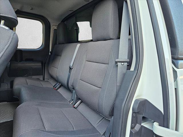 Used 2015 Nissan Titan SV w/ SV Value Truck Package AWD/4WD image 14