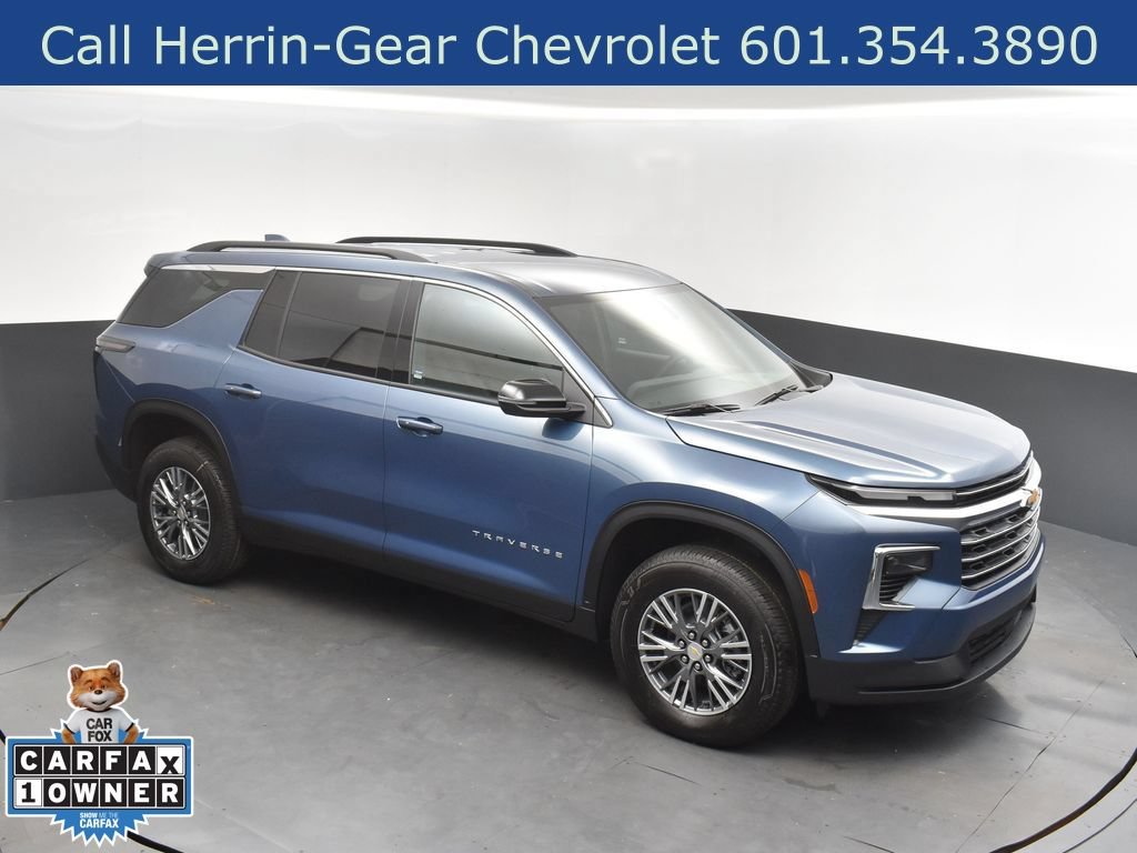 Used 2025 Chevrolet Traverse LT FWD image 1