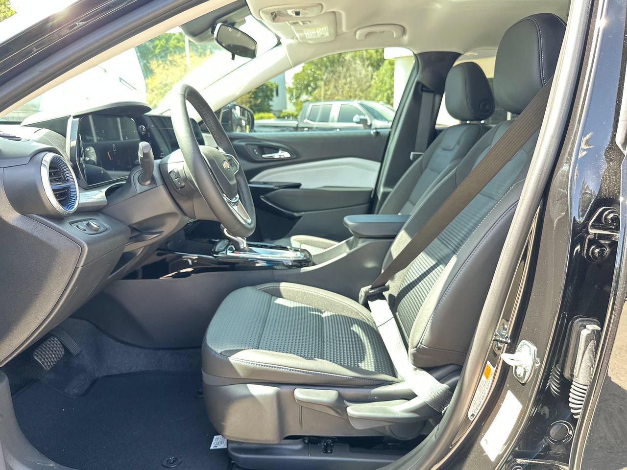 New 2026 Chevrolet Trax RS w/ Sunroof Package FWD image 10