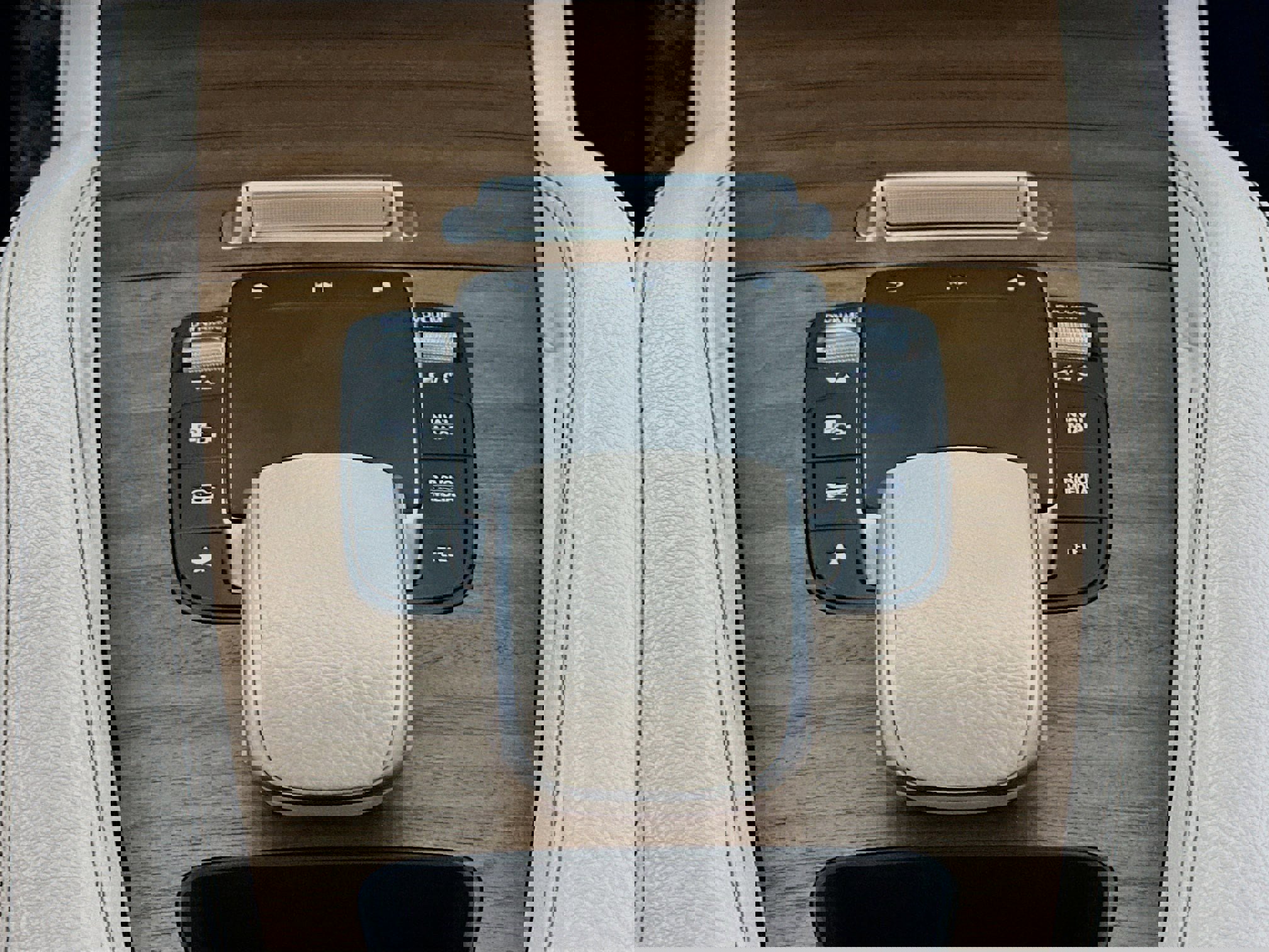 Used 2023 Mercedes-Benz GLE 450 4MATIC w/ AMG Line Exterior image 14