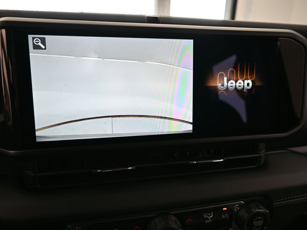 Used 2024 Jeep Gladiator Sport w/ Premium Package image 18