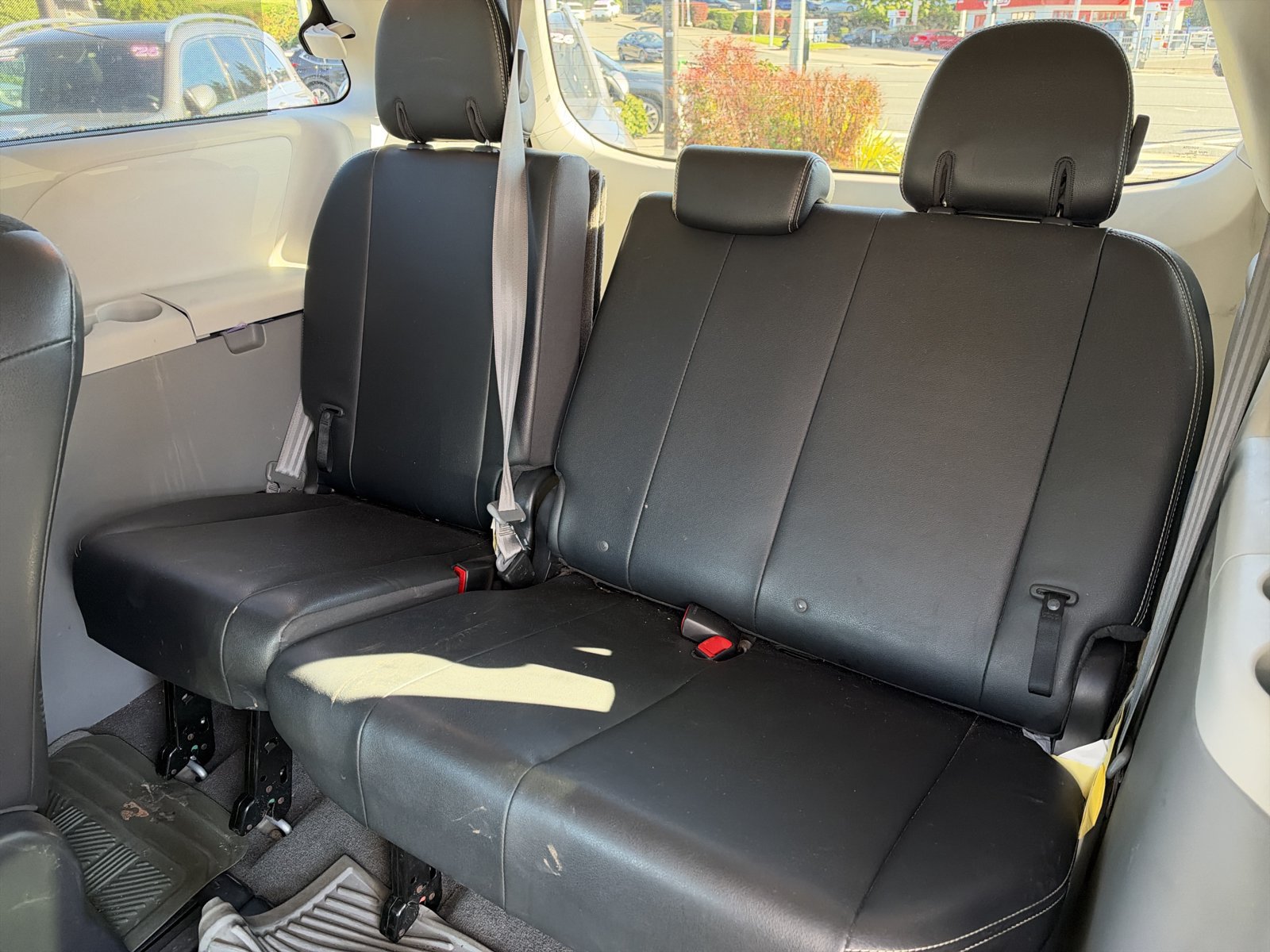 Used 2014 Toyota Sienna SE FWD image 12