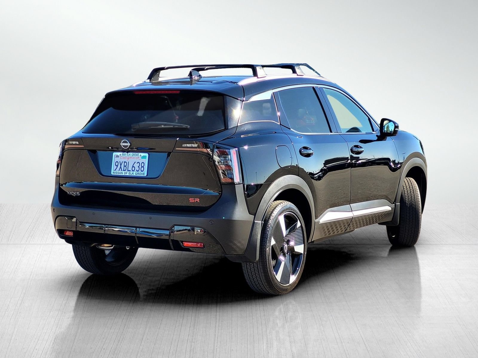 Used 2025 Nissan Kicks SR FWD image 4