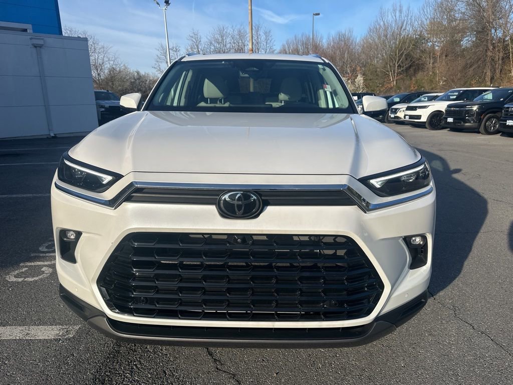 Used 2024 Toyota Grand Highlander Platinum image 2