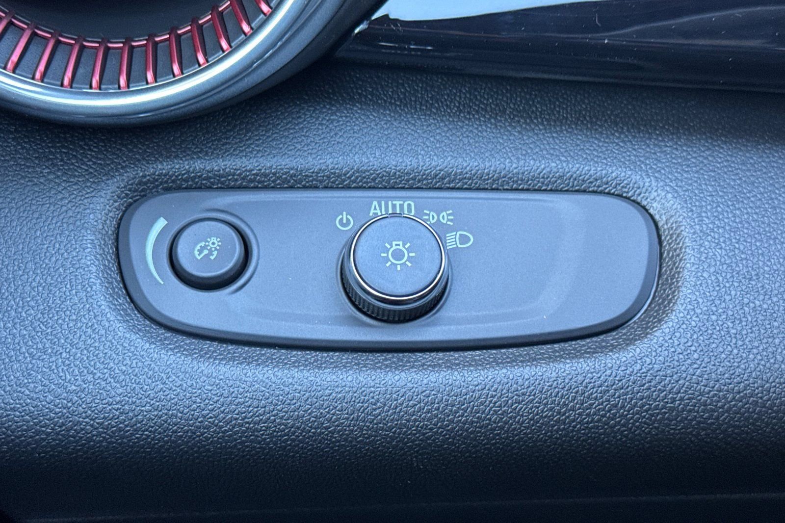 New 2026 Chevrolet Trax RS w/ Sunroof Package image 26