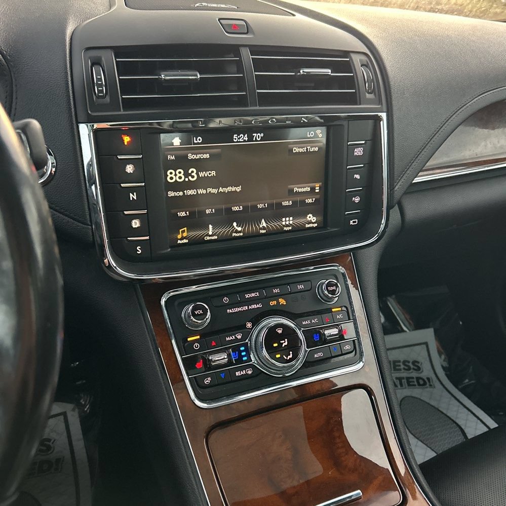 Used 2018 Lincoln Continental Reserve AWD/4WD image 17