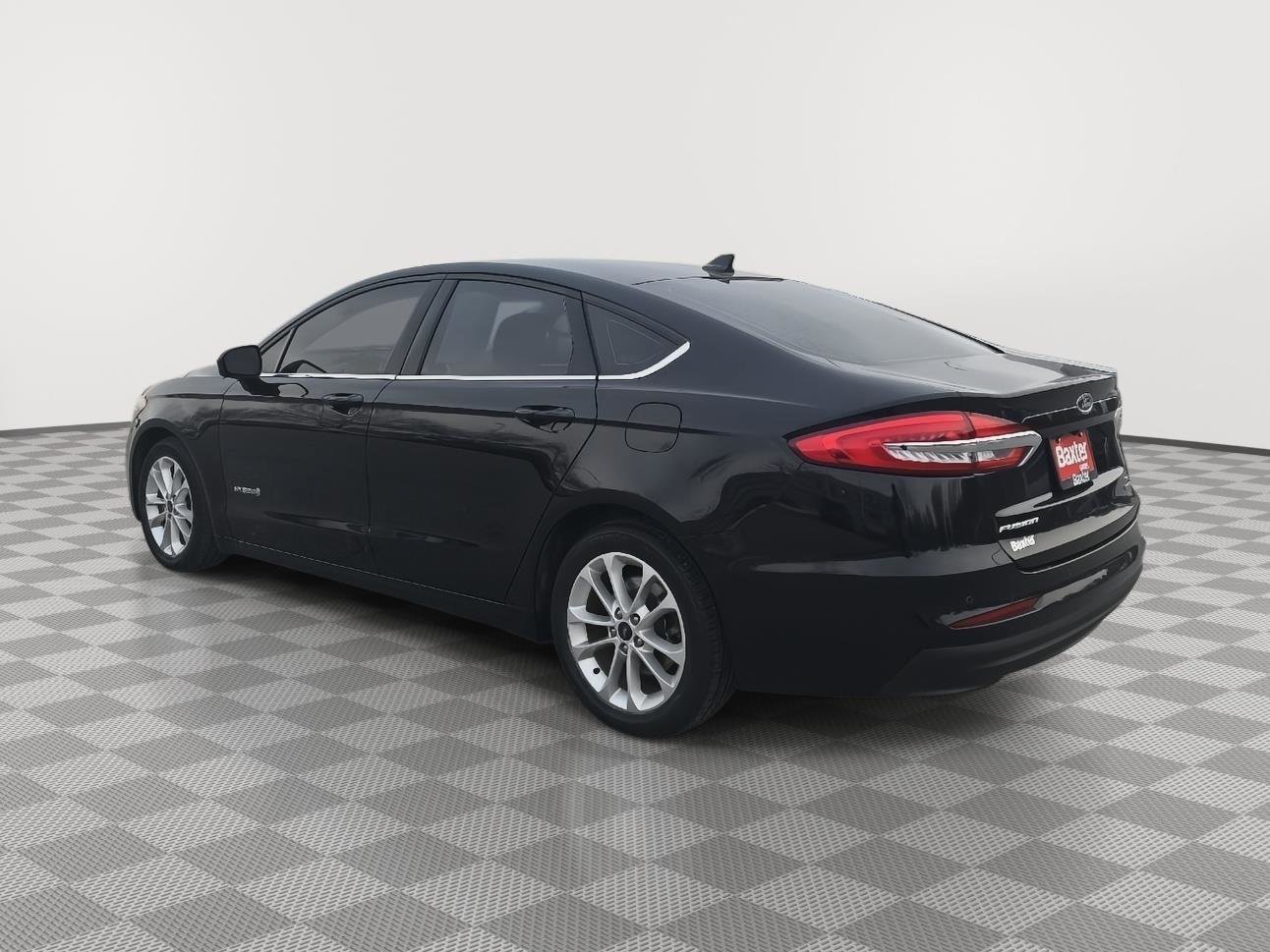 Used 2019 Ford Fusion SE image 7