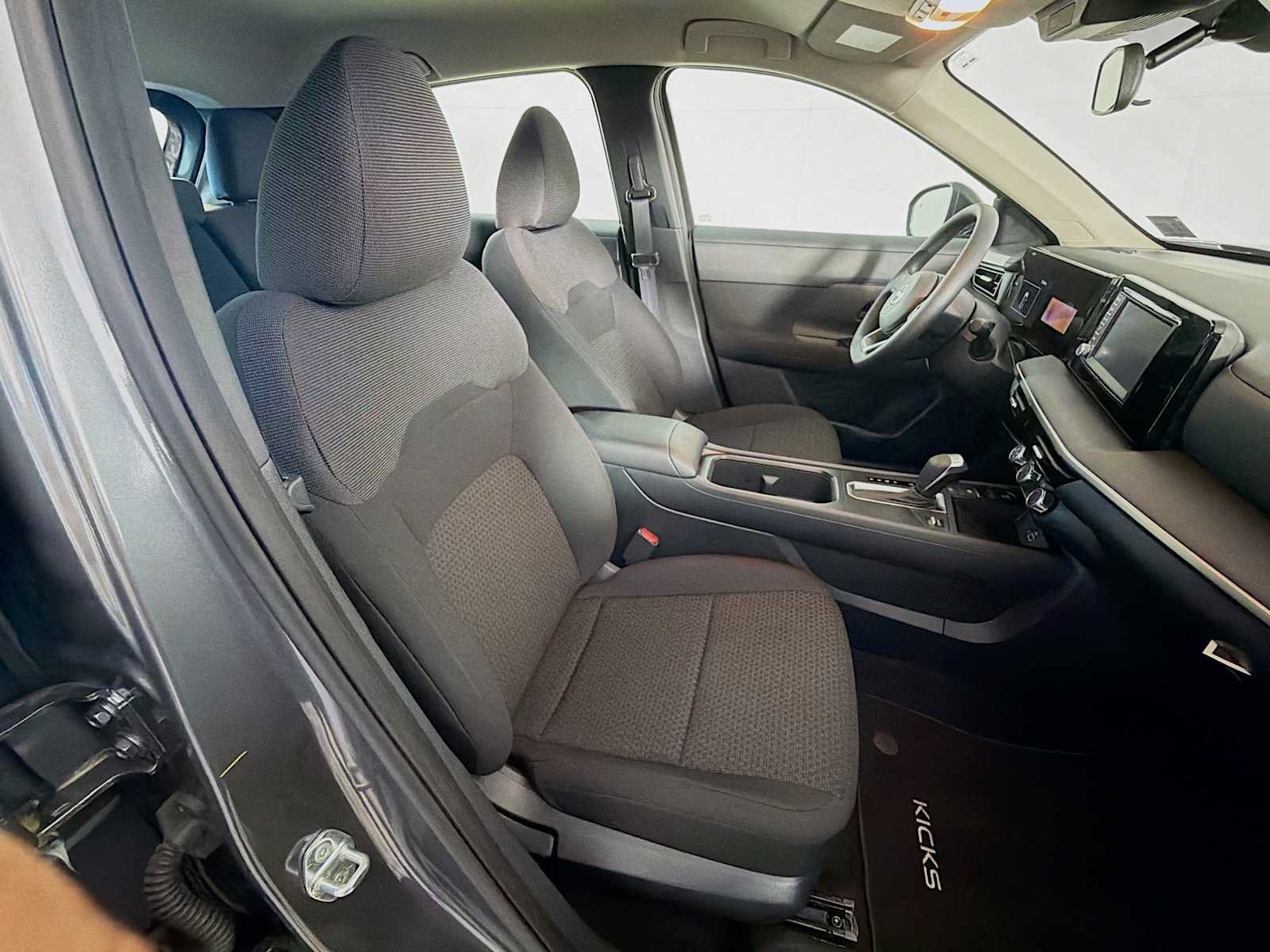 Used 2025 Nissan Kicks S AWD/4WD image 24