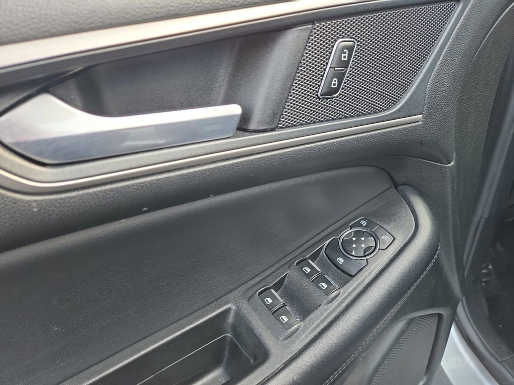 Used 2023 Ford Edge SEL image 11