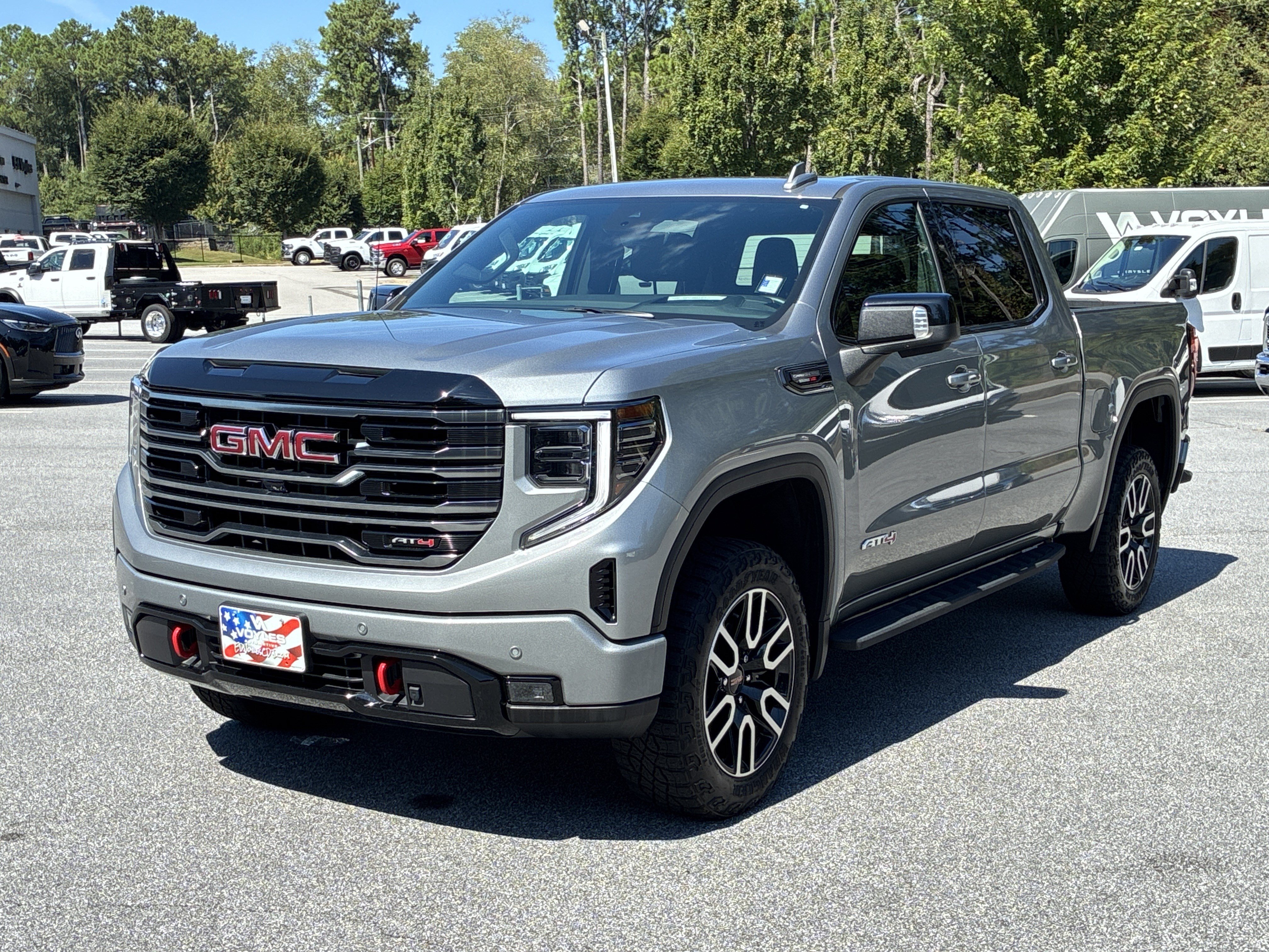 Used 2025 GMC Sierra 1500 AT4 w/ AT4 Premium Package AWD/4WD image 3