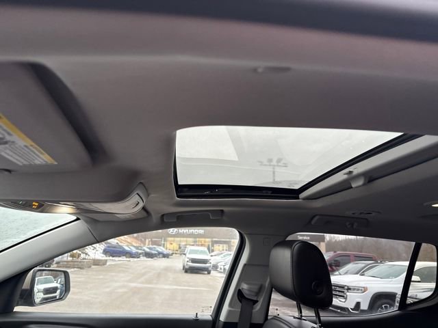 Used 2022 GMC Acadia SLT w/ Technology Package image 12