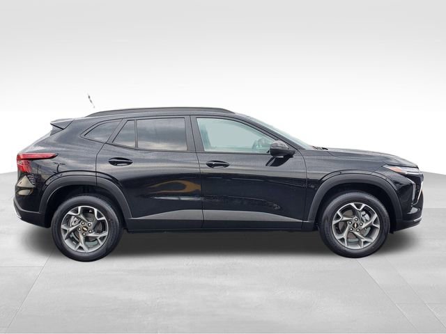 Certified 2025 Chevrolet Trax LT w/ Driver Confidence Package FWD image 6