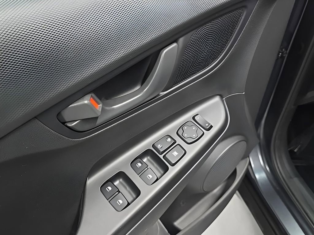 Certified 2022 Hyundai Kona SE w/ Cargo Package image 10
