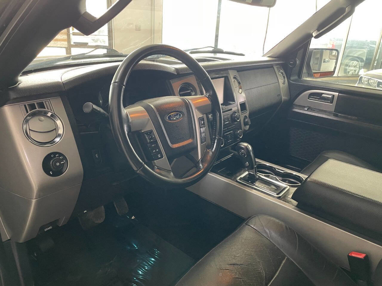 Used 2015 Ford Expedition Limited w/ Equipment Group 301A AWD/4WD image 18