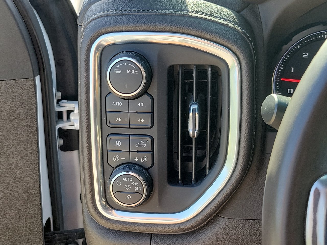 Certified 2022 Chevrolet Silverado 2500 LTZ w/ LTZ Plus Package AWD/4WD image 29