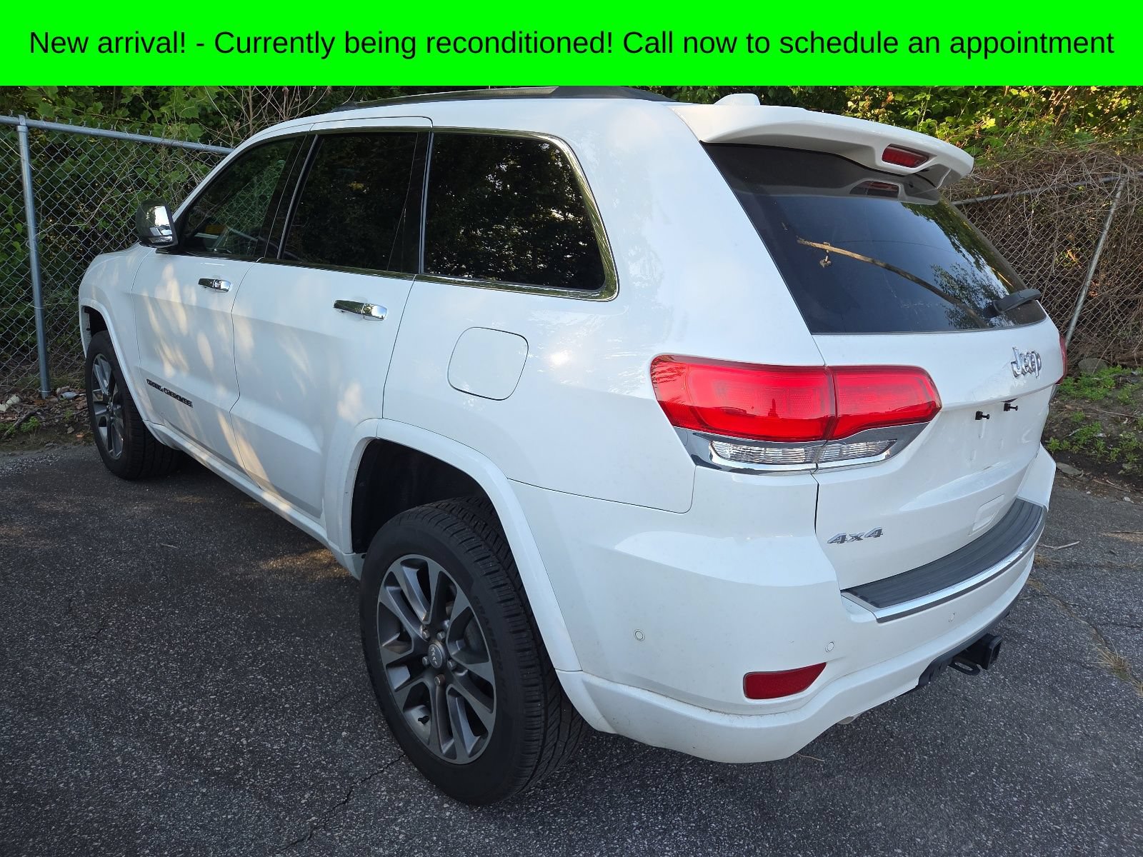 Used 2018 Jeep Grand Cherokee Overland AWD/4WD image 2