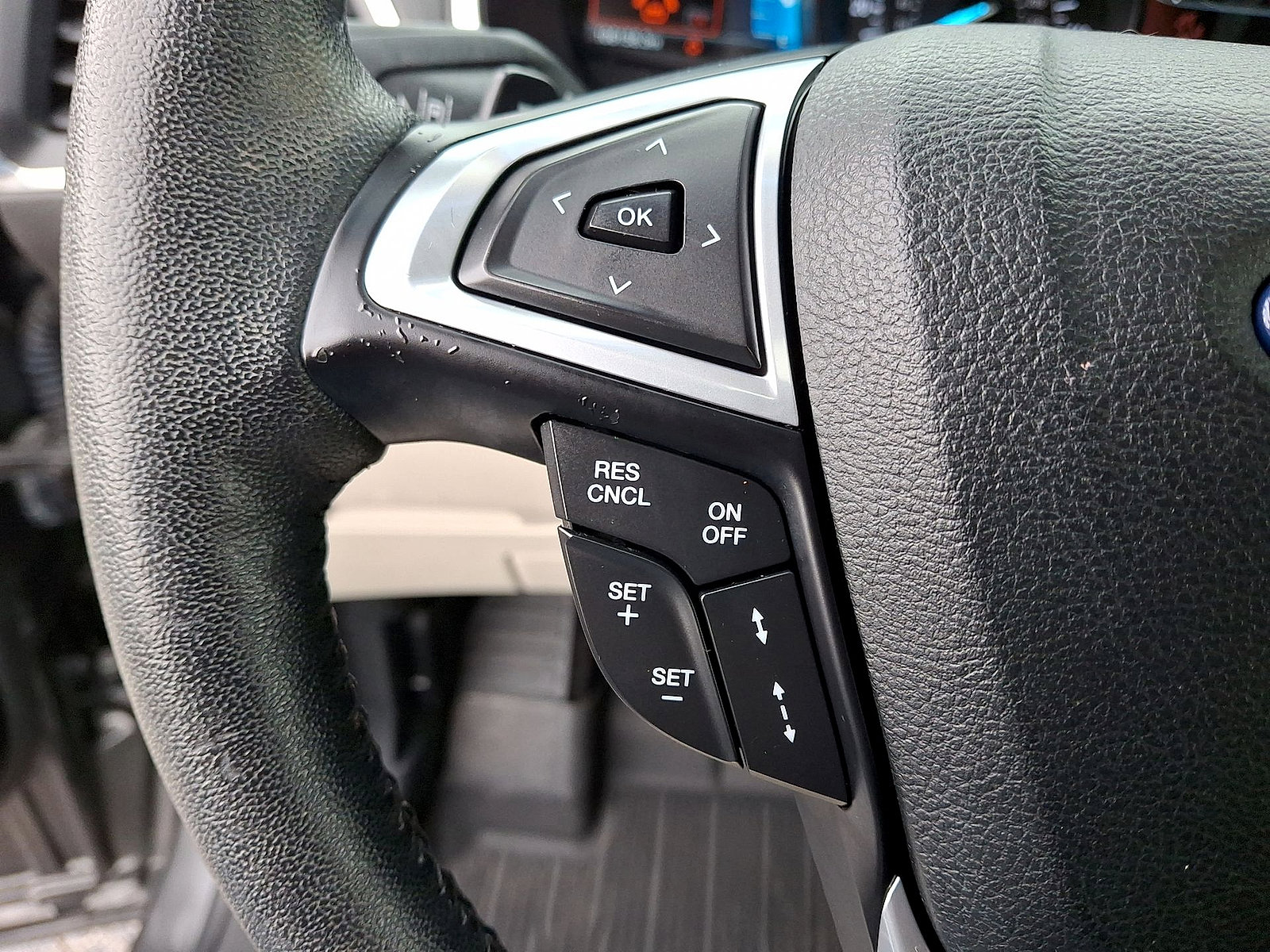Used 2018 Ford Edge Titanium w/ Equipment Group 302A AWD/4WD image 17