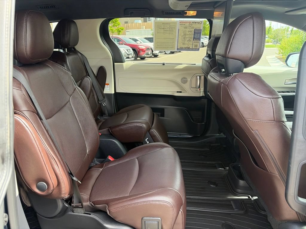 Used 2023 Toyota Sienna Platinum AWD/4WD image 16