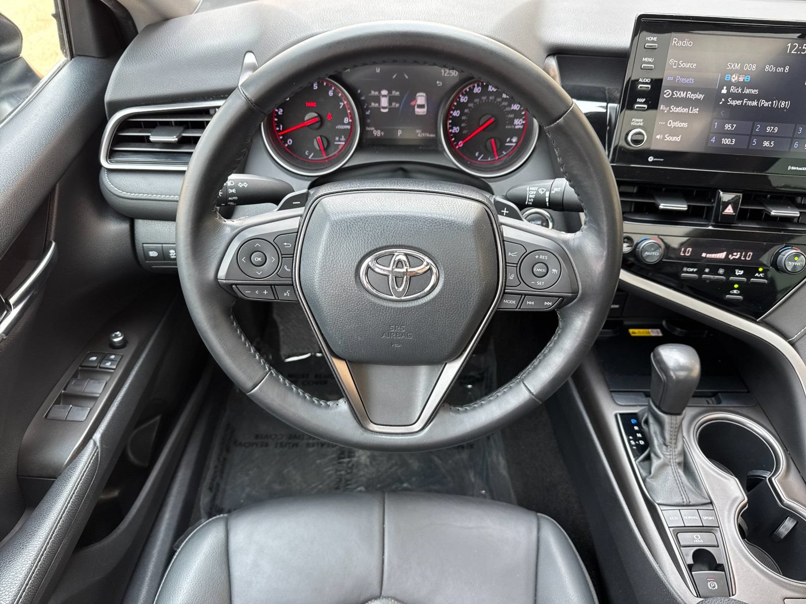 Used 2022 Toyota Camry XSE FWD image 13