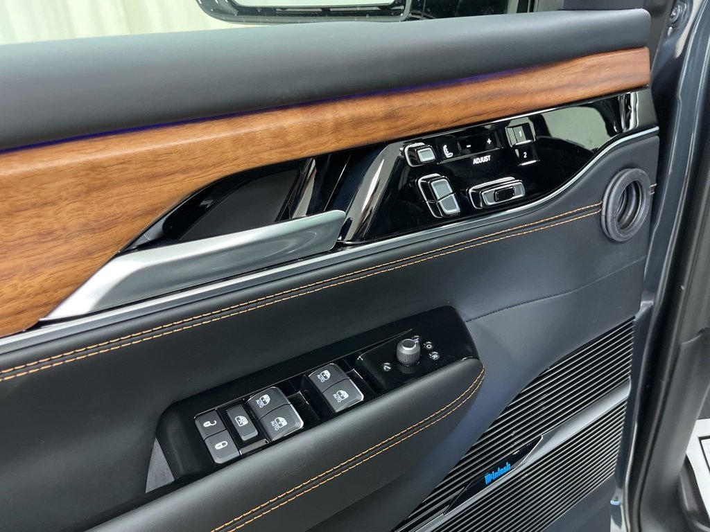 New 2024 Jeep Grand Wagoneer L Series III image 20