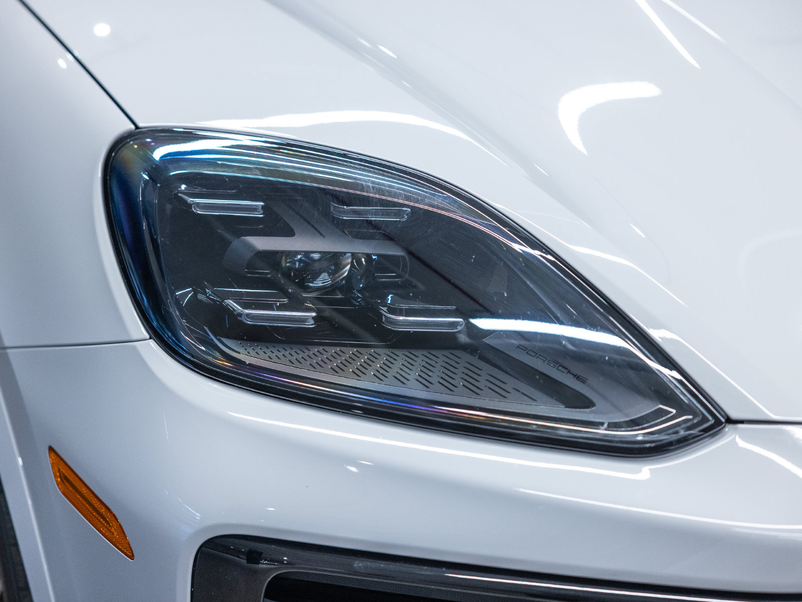 Certified 2024 Porsche Cayenne Coupe AWD/4WD image 9