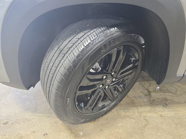 Used 2025 Chevrolet Trax ACTIV w/ Driver Confidence Package FWD image 32