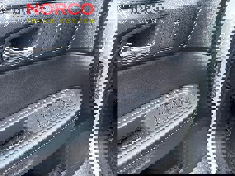 Used 2015 GMC Acadia SLE image 17