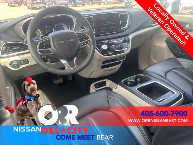 Used 2023 Chrysler Pacifica Touring-L image 13