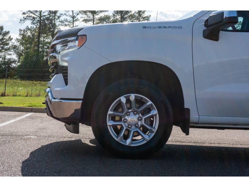 Used 2023 Chevrolet Silverado 1500 LT AWD/4WD image 10