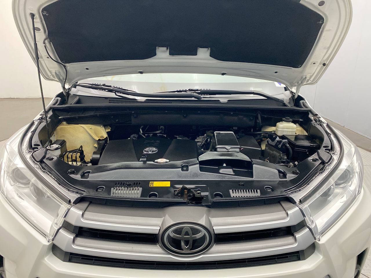 Used 2018 Toyota Highlander Plus AWD/4WD image 11