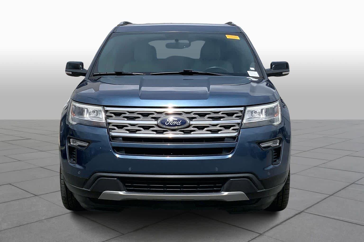 Used 2018 Ford Explorer XLT w/ Equipment Group 202A FWD image 4