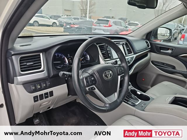 Used 2014 Toyota Highlander Limited w/ Driver Technology Package FWD image 9