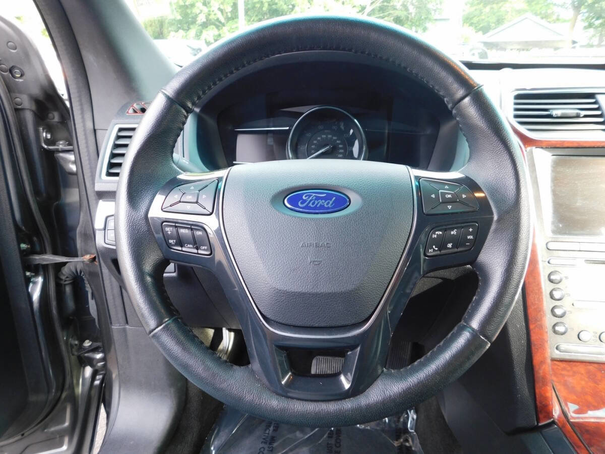 Used 2017 Ford Explorer Limited image 11