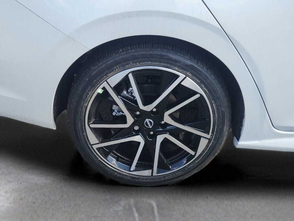 New 2025 Nissan Sentra SR FWD image 4