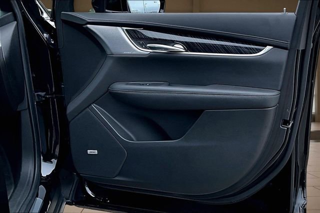 Used 2022 Cadillac XT6 Premium Luxury w/ Technology Package FWD image 24