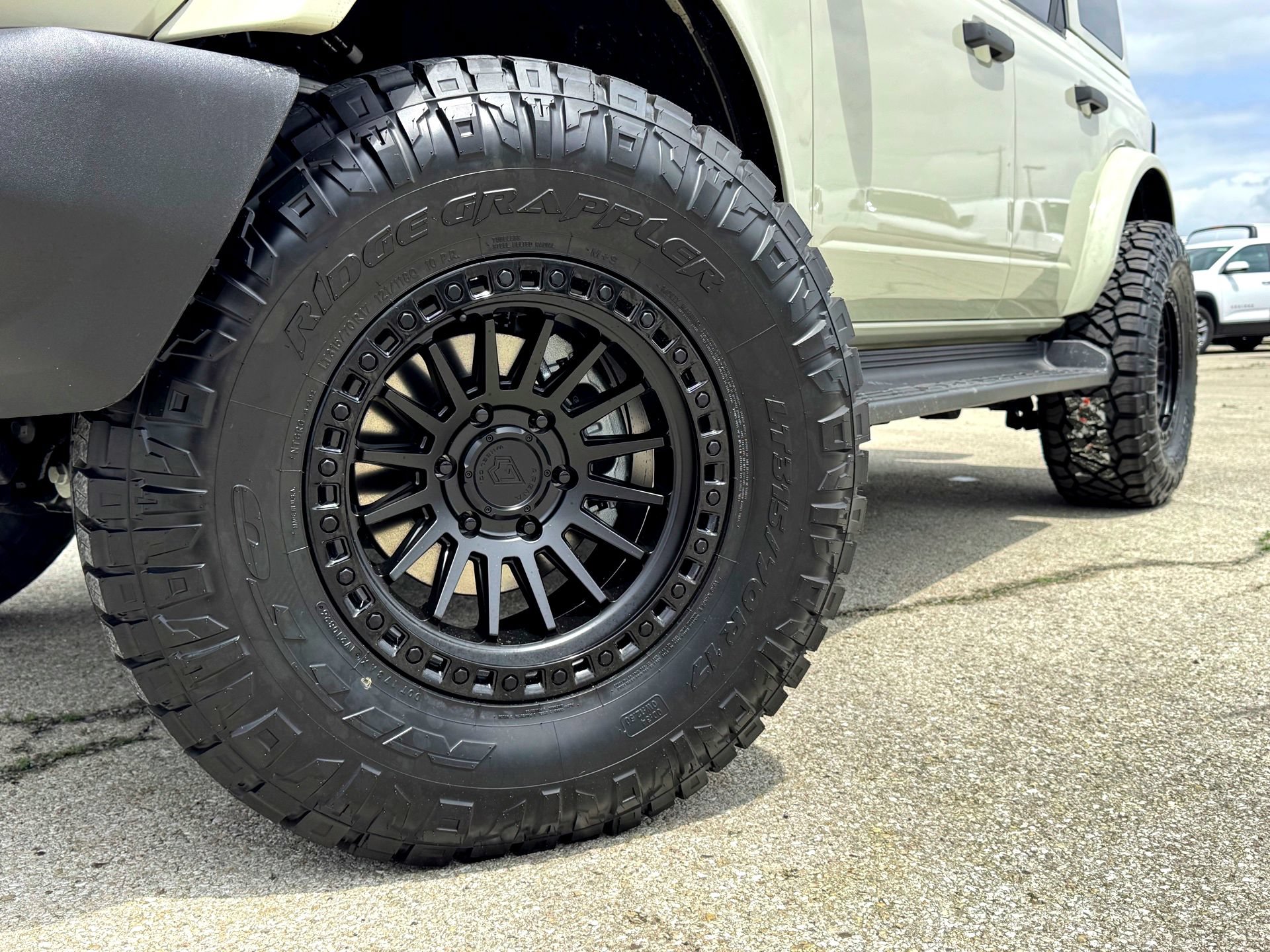Used 2026 Ford Bronco Outer Banks AWD/4WD image 2
