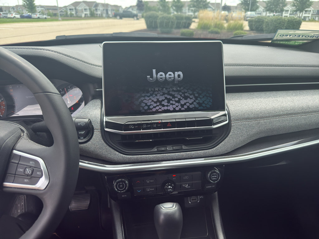 Used 2023 Jeep Compass Latitude AWD/4WD image 46