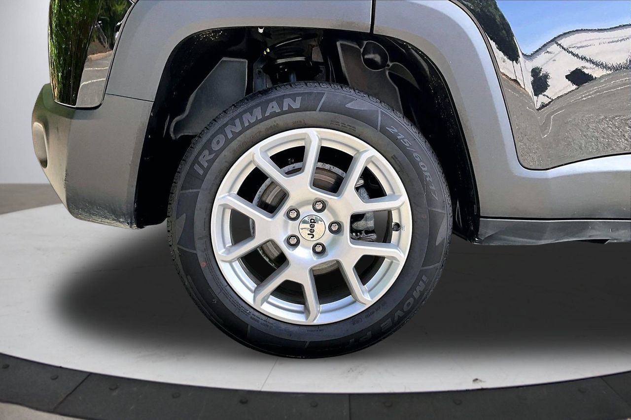 Certified 2022 Jeep Renegade Latitude AWD/4WD image 35