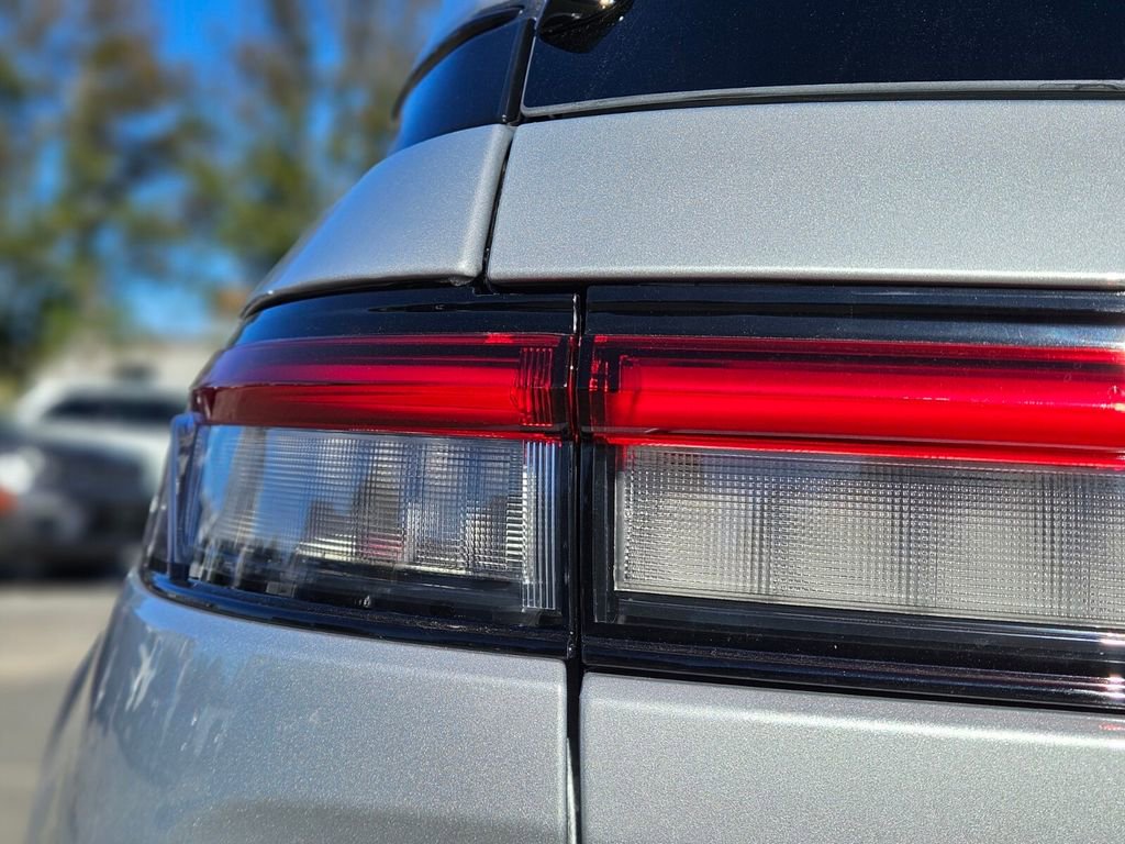 New 2025 Jeep Grand Cherokee Altitude image 9